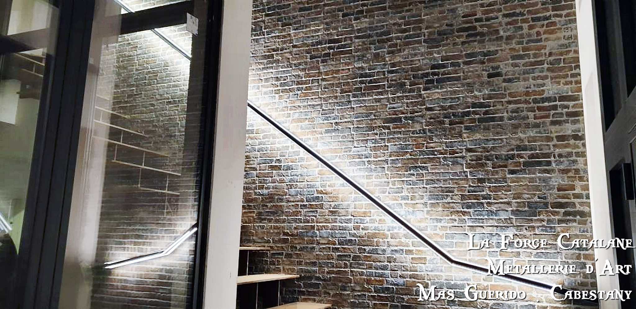 main courante avec eclairage forge catalane 1.jpg